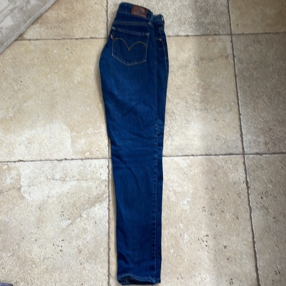 Levi’s Demi-Curvy Jeans - Picture 2 of 2